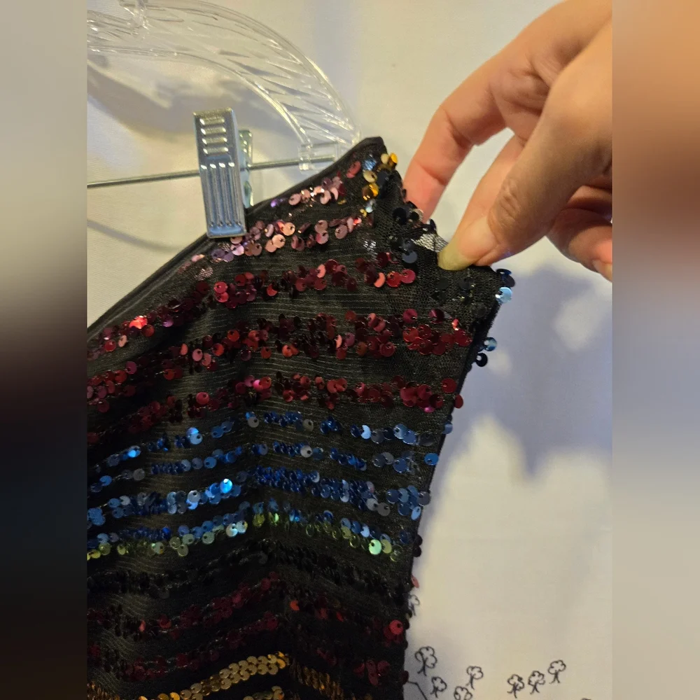 NWOT Women's Sequin One Shoulder Top Size Large - Picture 2 of 7